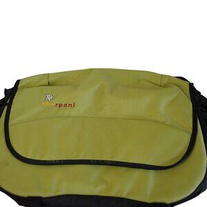 NWOT Sherpani Crossbody Yoga‎ Bag Daisies Green & Black Messenger Bag